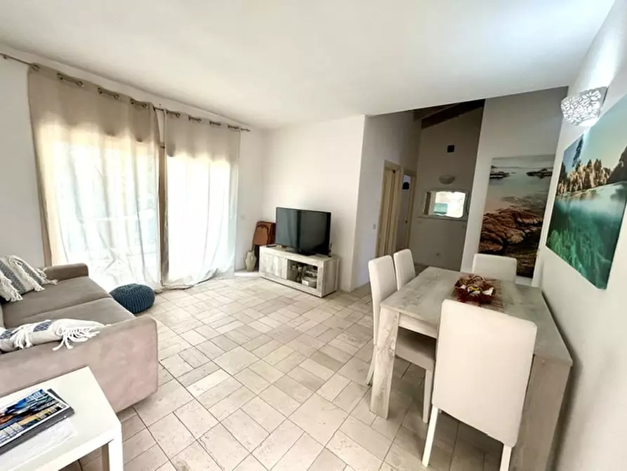 Immagine 11 di Appartamento in vendita  a Arzachena
