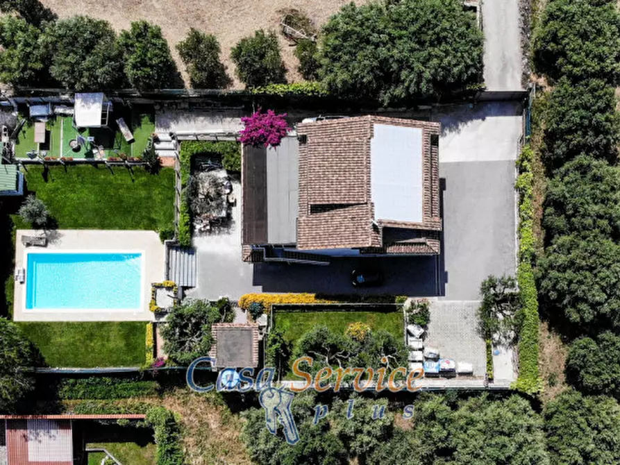 Immagine 2 di Villa in vendita  in Viale Primo Maggio a Marino