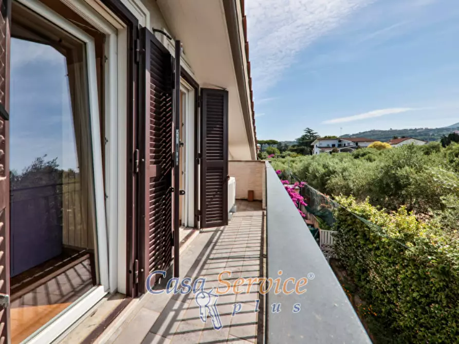 Immagine 7 di Villa in vendita  in Viale Primo Maggio a Marino