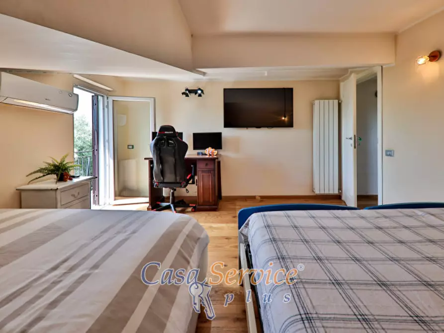Immagine 8 di Villa in vendita  in Viale Primo Maggio a Marino