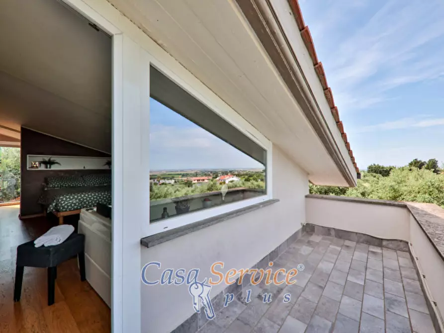 Immagine 9 di Villa in vendita  in Viale Primo Maggio a Marino