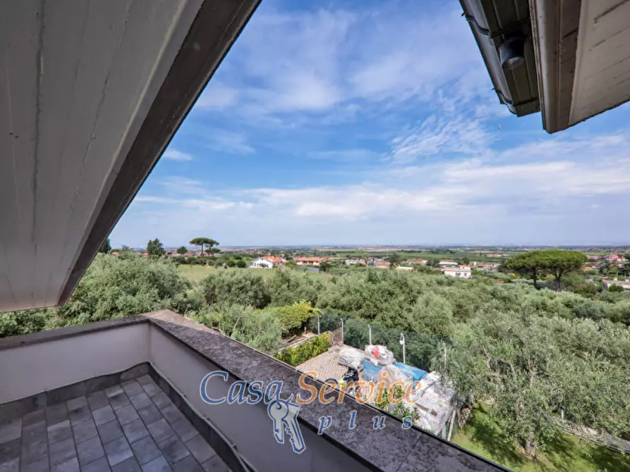 Immagine 10 di Villa in vendita  in Viale Primo Maggio a Marino