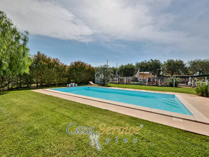 Immagine 16 di Villa in vendita  in Viale Primo Maggio a Marino