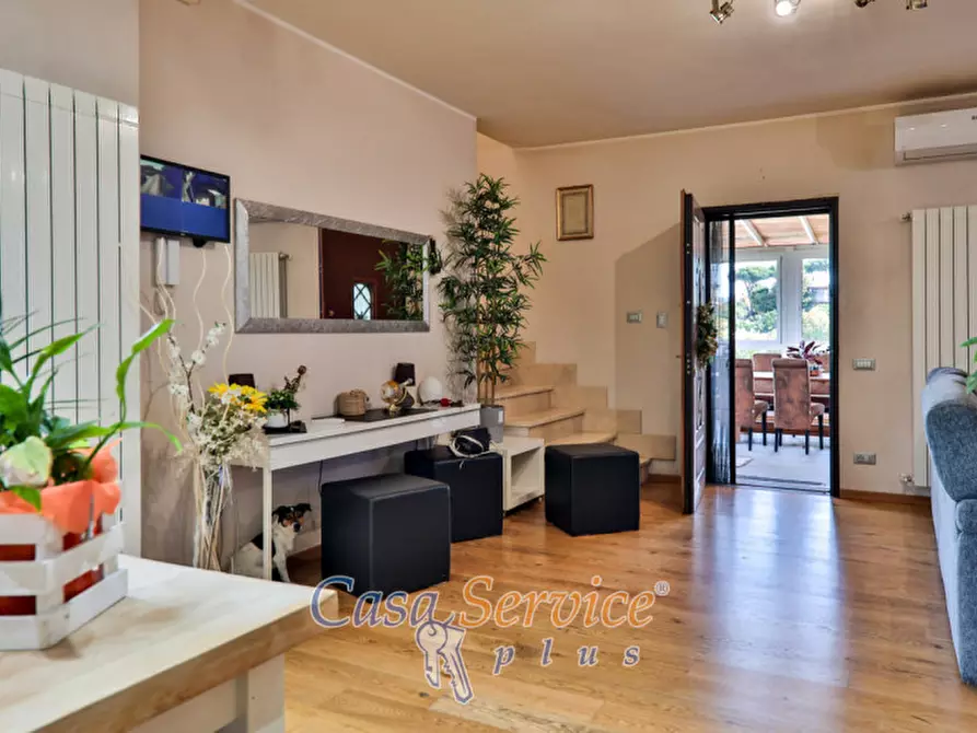 Immagine 18 di Villa in vendita  in Viale Primo Maggio a Marino