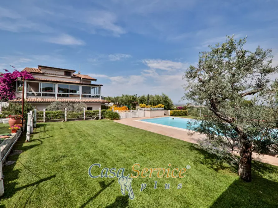 Immagine 19 di Villa in vendita  in Viale Primo Maggio a Marino
