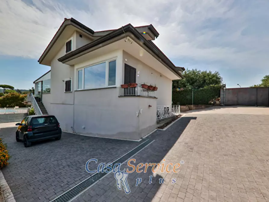 Immagine 20 di Villa in vendita  in Viale Primo Maggio a Marino