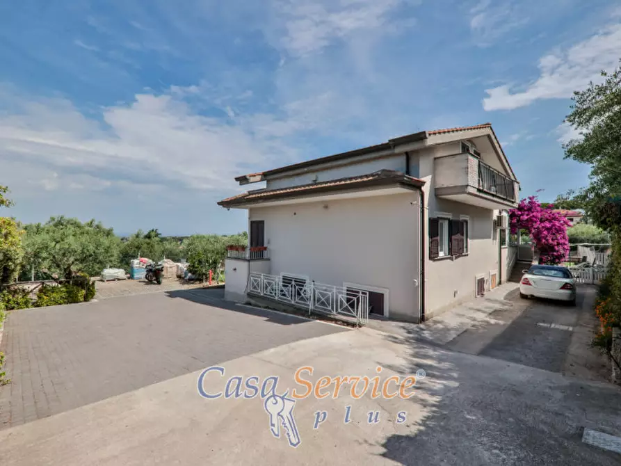 Immagine 22 di Villa in vendita  in Viale Primo Maggio a Marino
