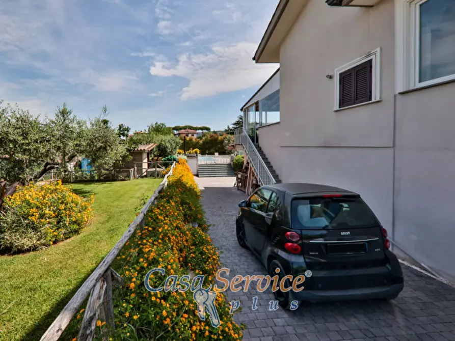 Immagine 25 di Villa in vendita  in Viale Primo Maggio a Marino