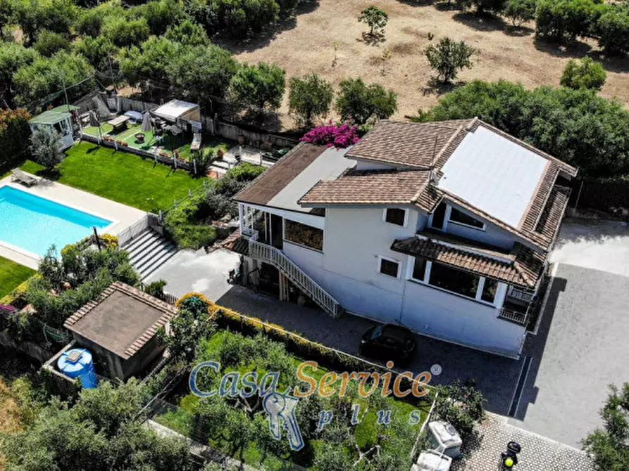 Immagine 29 di Villa in vendita  in Viale Primo Maggio a Marino