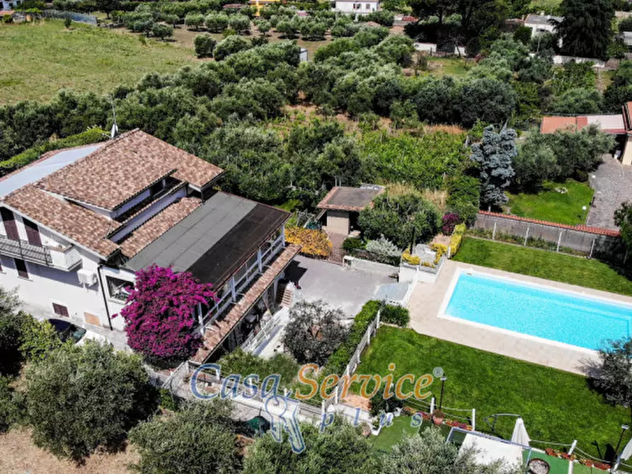 Immagine 32 di Villa in vendita  in Viale Primo Maggio a Marino