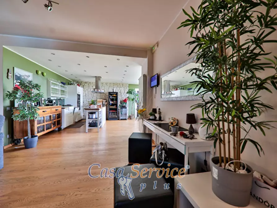 Immagine 39 di Villa in vendita  in Viale Primo Maggio a Marino