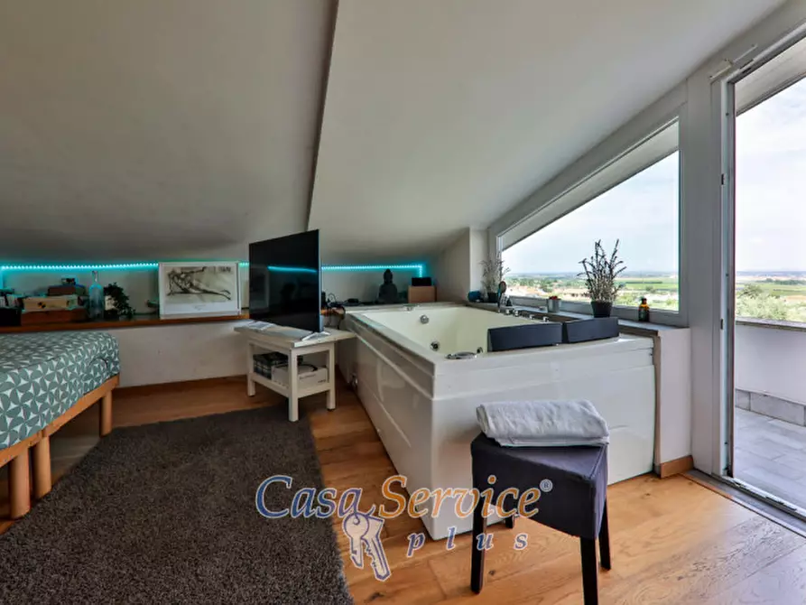 Immagine 42 di Villa in vendita  in Viale Primo Maggio a Marino