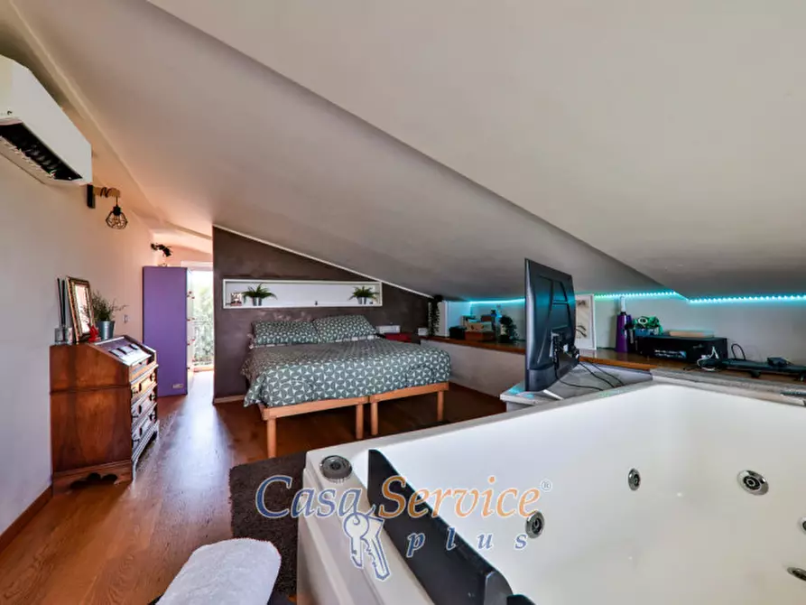 Immagine 43 di Villa in vendita  in Viale Primo Maggio a Marino