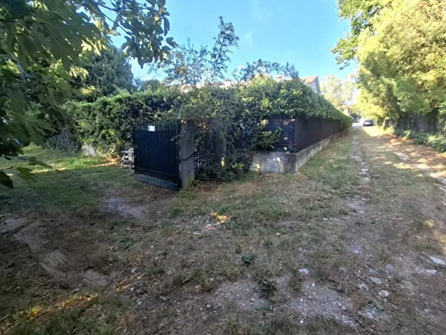 Immagine 5 di Terreno in vendita  in Via Privata delle Orchidee, 20866 Carnate MB, Italia a Carnate