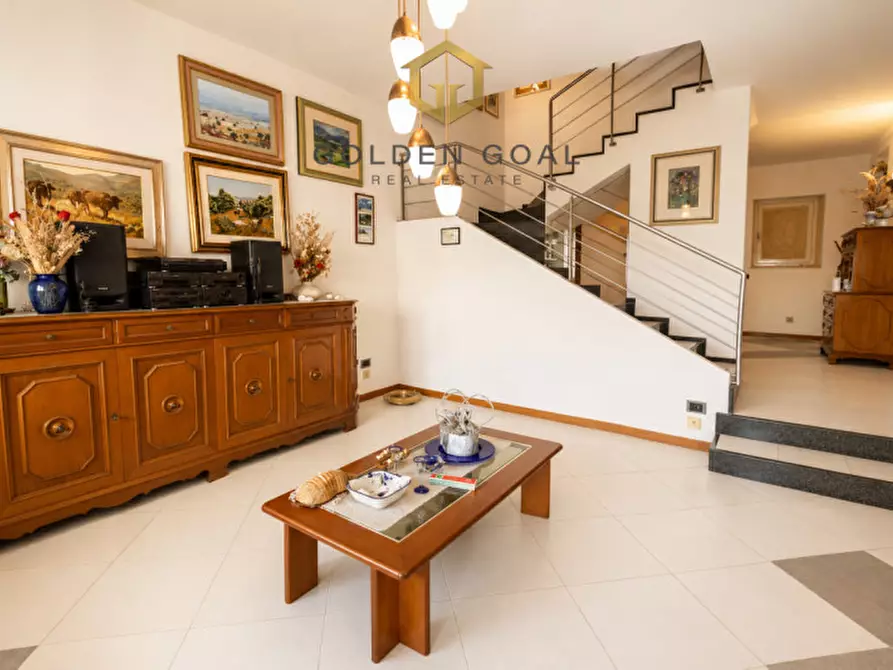 Immagine 4 di Casa bifamiliare in vendita  in Via Franco Straullu a Nuoro