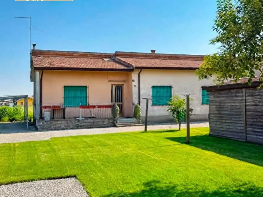 Immagine 1 di Casa indipendente in vendita  a Giacciano Con Baruchella