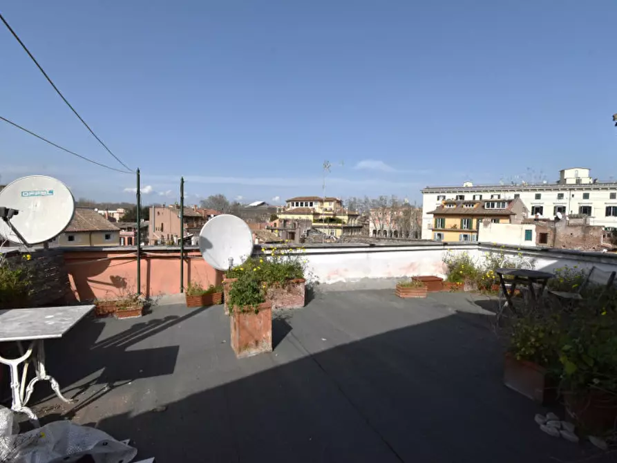 Immagine 50 di Appartamento in vendita  in piazza de' renzi a Roma