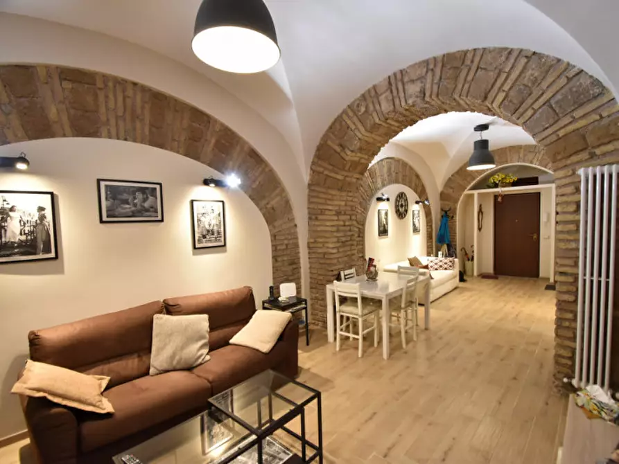 Immagine 1 di Appartamento in vendita  in VIA BERTANI a Roma