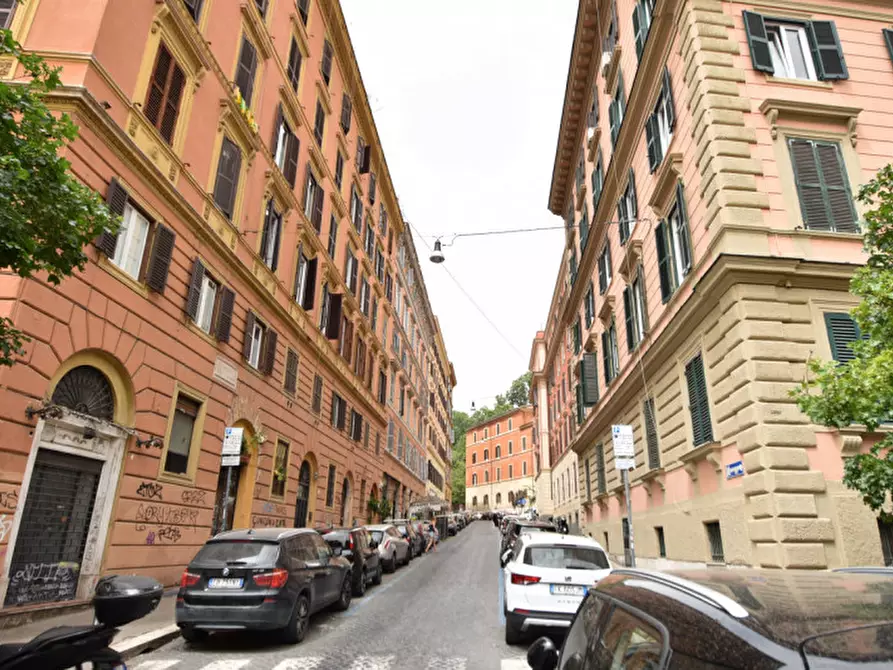 Immagine 2 di Appartamento in vendita  in VIA BERTANI a Roma