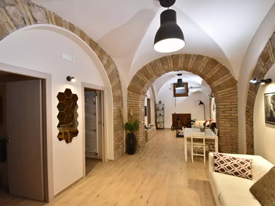 Immagine 3 di Appartamento in vendita  in VIA BERTANI a Roma
