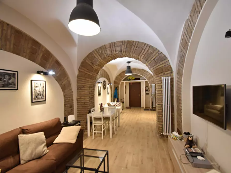 Immagine 7 di Appartamento in vendita  in VIA BERTANI a Roma