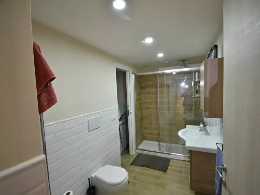 Immagine 11 di Appartamento in vendita  in VIA BERTANI a Roma