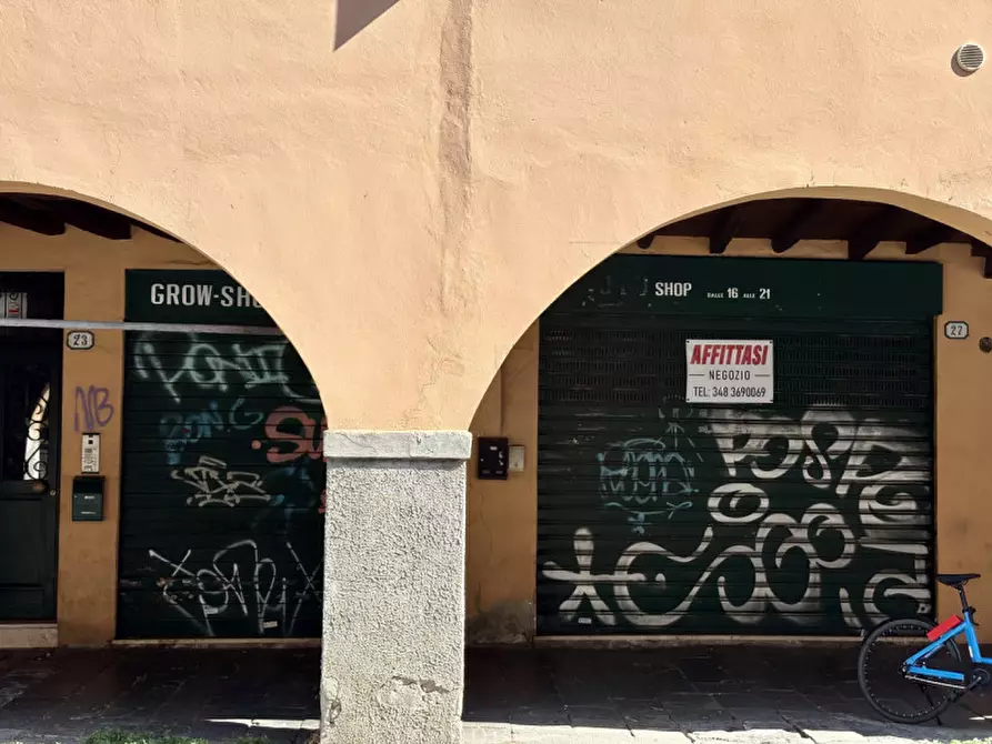 Immagine 2 di Negozio in affitto  in Via Ognissanti a Padova