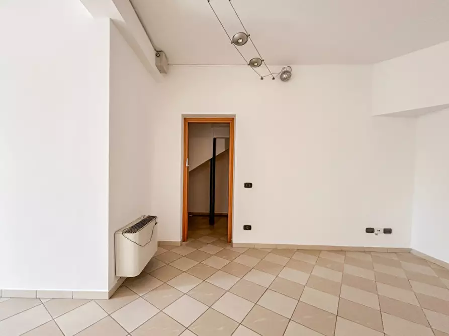 Immagine 5 di Ufficio in affitto  in Via Ponte a Pescantina