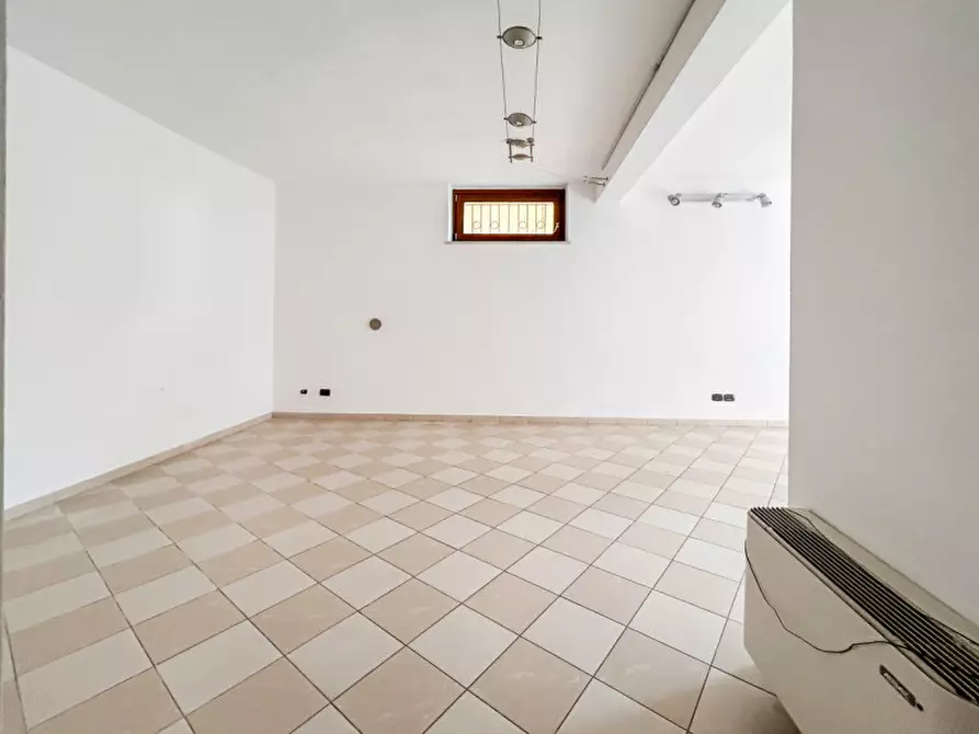 Immagine 6 di Ufficio in affitto  in Via Ponte a Pescantina