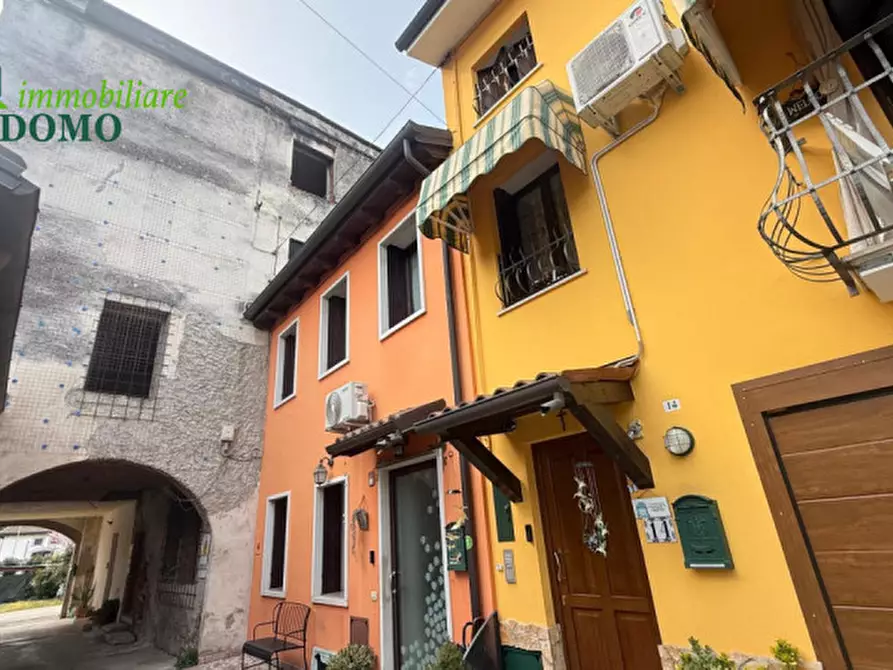Immagine 3 di Palazzo in vendita  a Malo