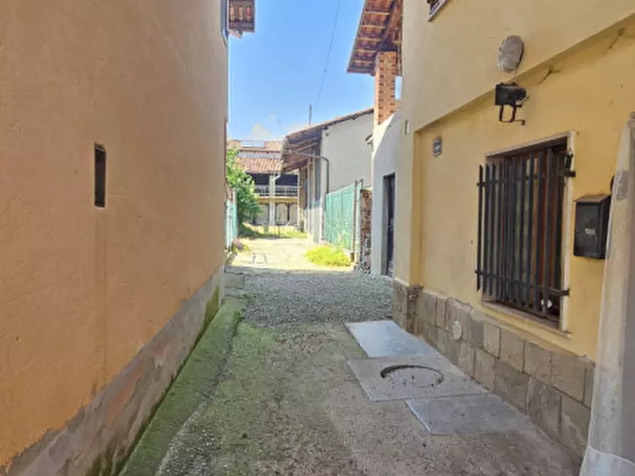 Immagine 10 di Magazzino in vendita  in strada Valperga a Salassa