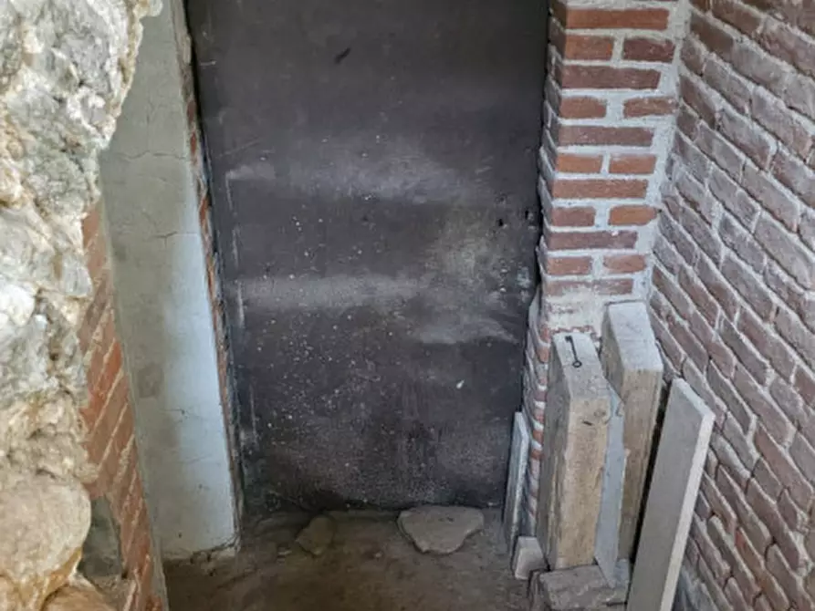 Immagine 13 di Magazzino in vendita  in strada Valperga a Salassa