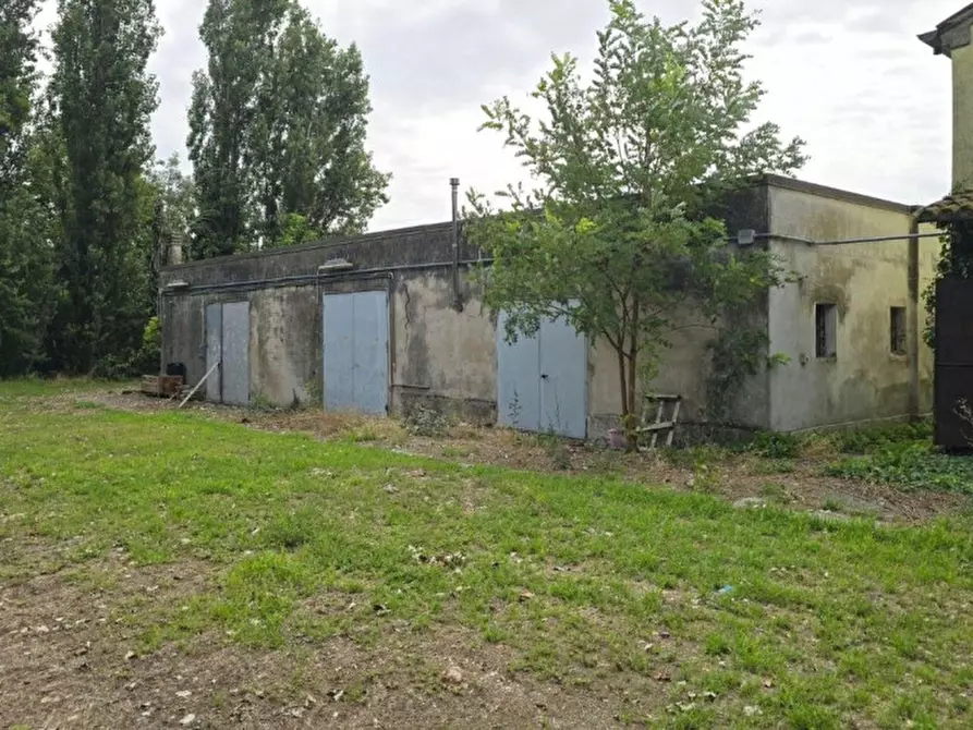 Immagine 9 di Palazzo in vendita  in Via Casalveghe, 49-51, 45100 Rovigo RO, Italia a Rovigo