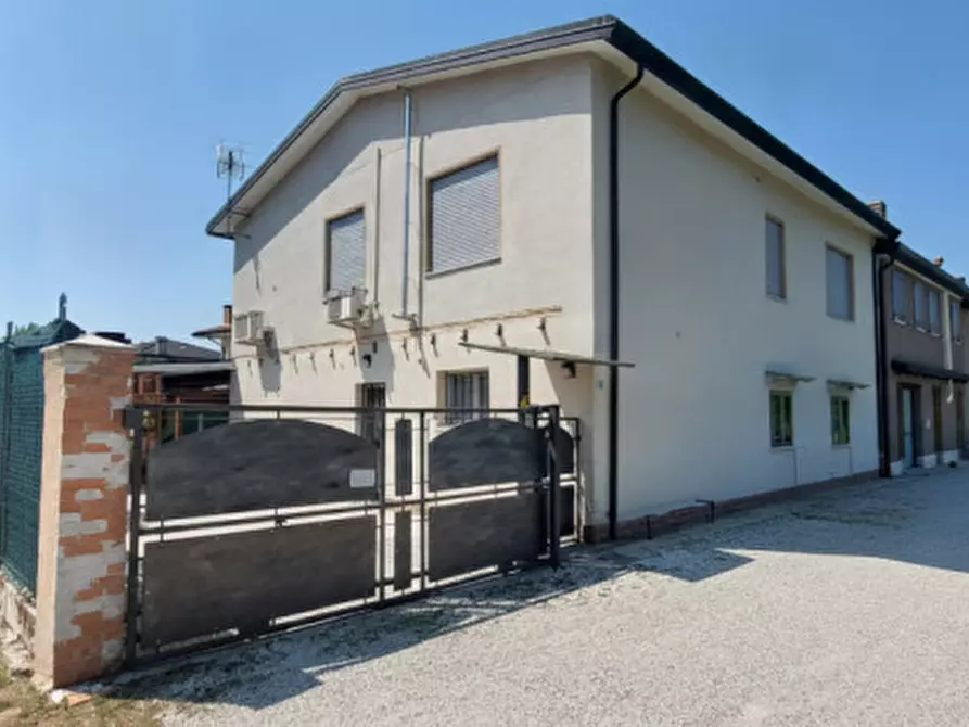 Immagine 1 di Villetta a schiera in vendita  in Via Roma n. 12 a Campo San Martino