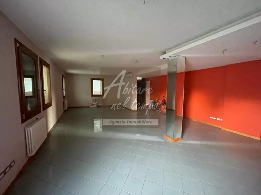 Immagine 2 di Ufficio in vendita  in Via Roma a Tombolo
