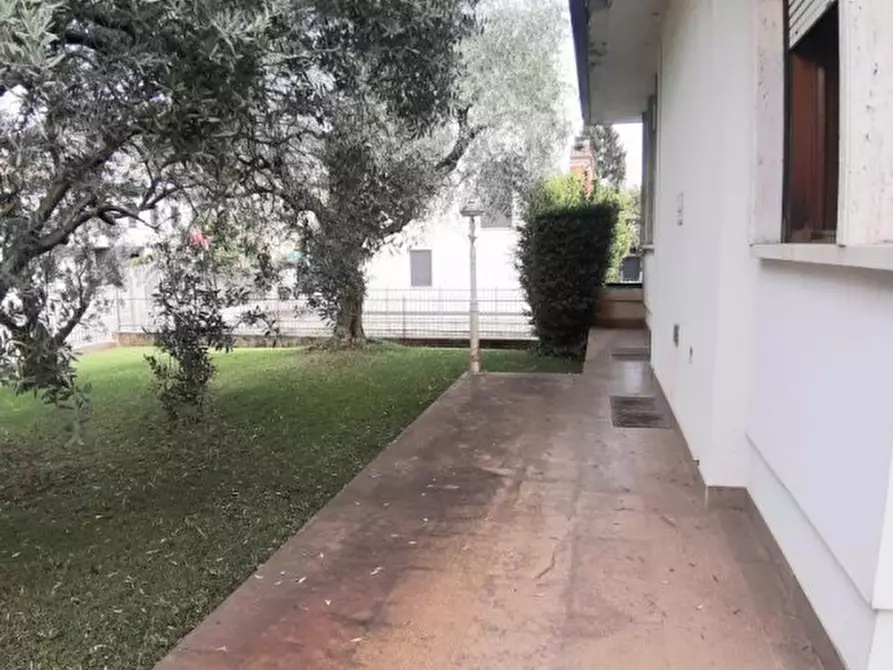 Immagine 9 di Villa in vendita  in Via Gaetano Donizetti a Monselice