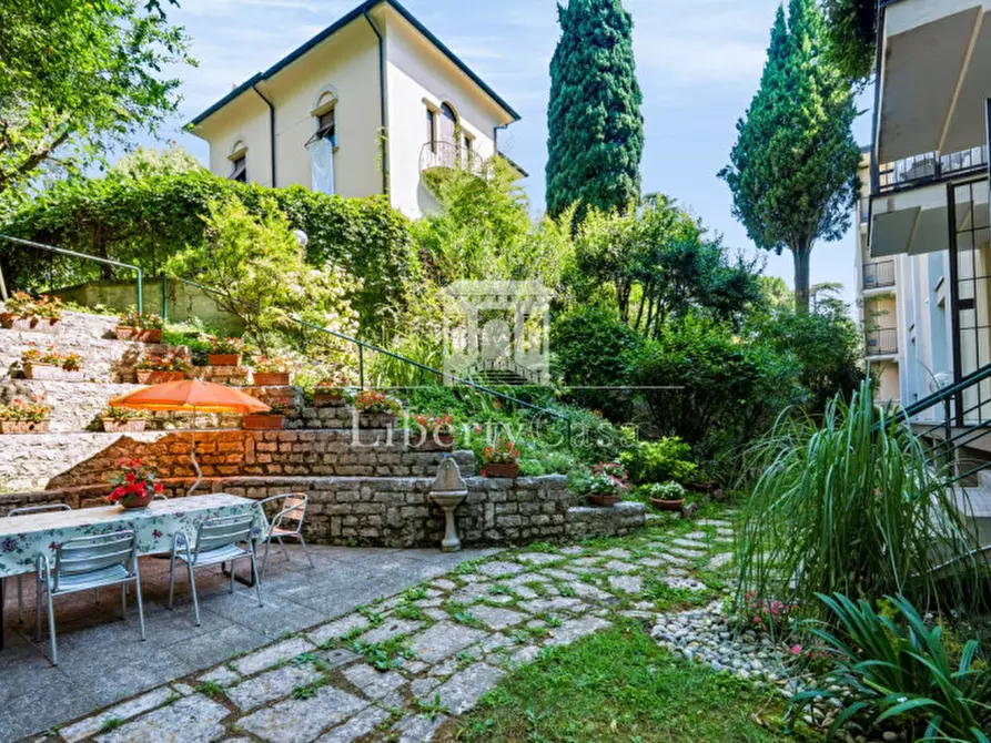 Immagine 4 di Appartamento in vendita  in Via Vittoriale a Gardone Riviera
