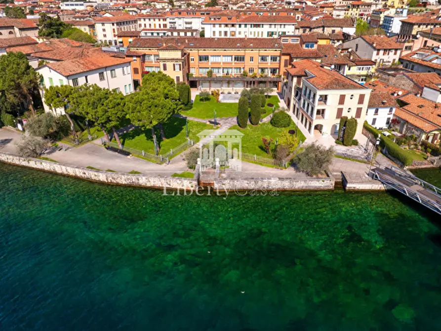 Immagine 12 di Attico in vendita  in Piazza Sergio Bresciani a Salò