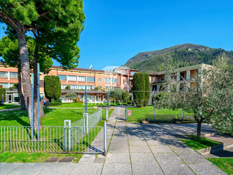 Immagine 20 di Attico in vendita  in Piazza Sergio Bresciani a Salò