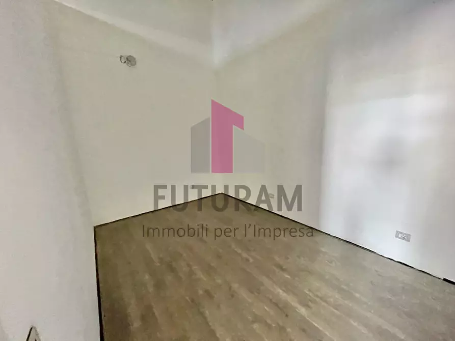 Immagine 12 di Negozio in affitto  a Grumolo Delle Abbadesse