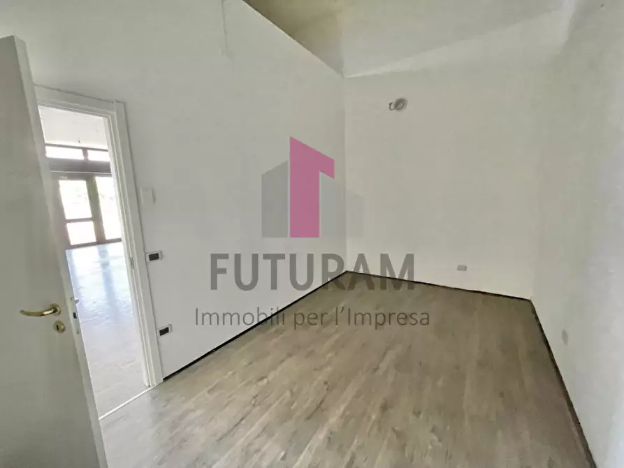 Immagine 15 di Negozio in affitto  a Grumolo Delle Abbadesse