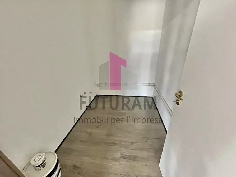 Immagine 17 di Negozio in affitto  a Grumolo Delle Abbadesse