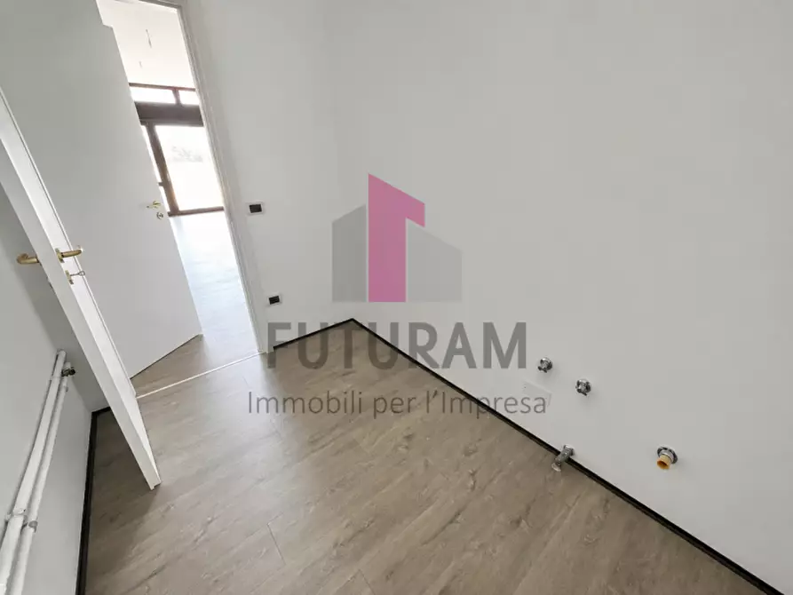 Immagine 18 di Negozio in affitto  a Grumolo Delle Abbadesse