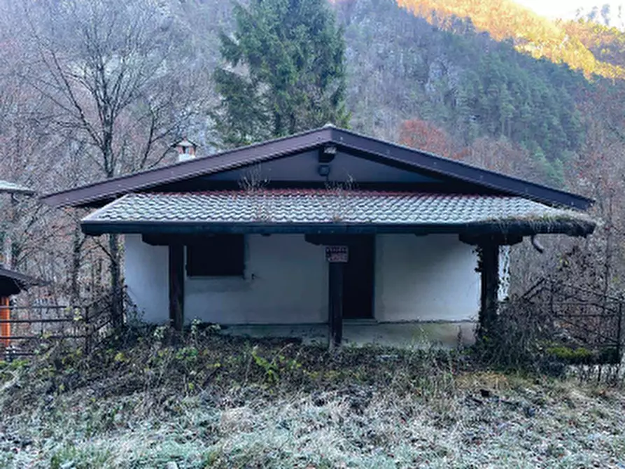 Immagine 2 di Casa indipendente in vendita  in Via Chiamp, 11 a Vito D'asio