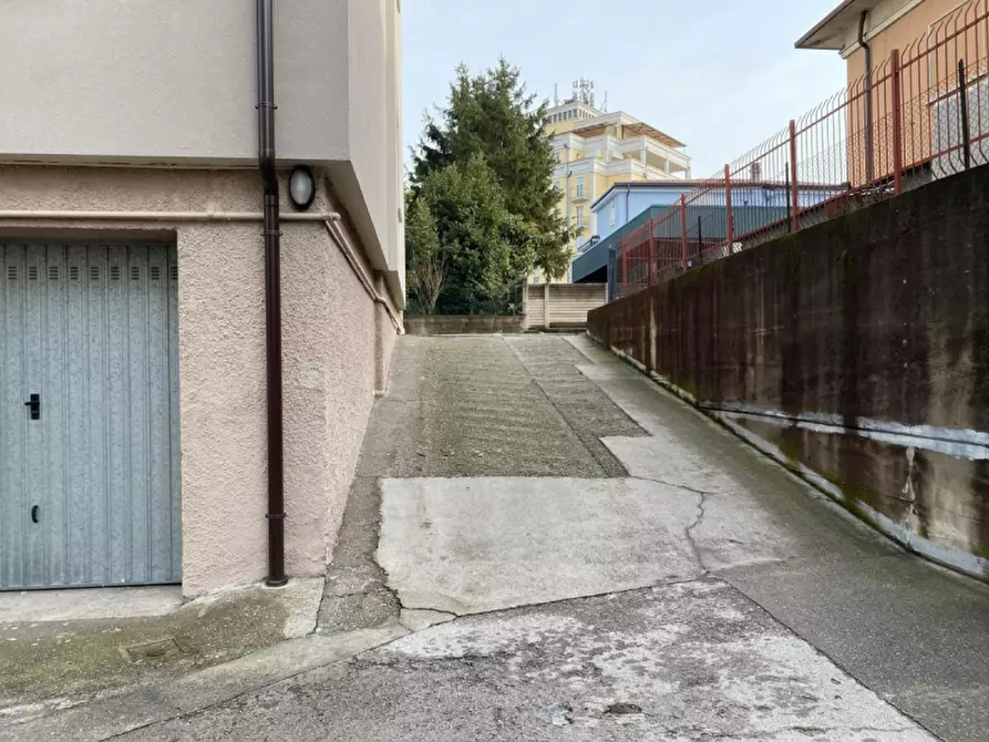 Immagine 10 di Magazzino in vendita  in Via Guglielmo Oberdan a Brescia