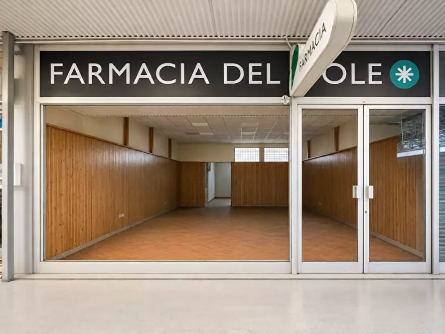 Immagine 1 di Negozio in vendita  in Via Luigi Pirandello a Bologna