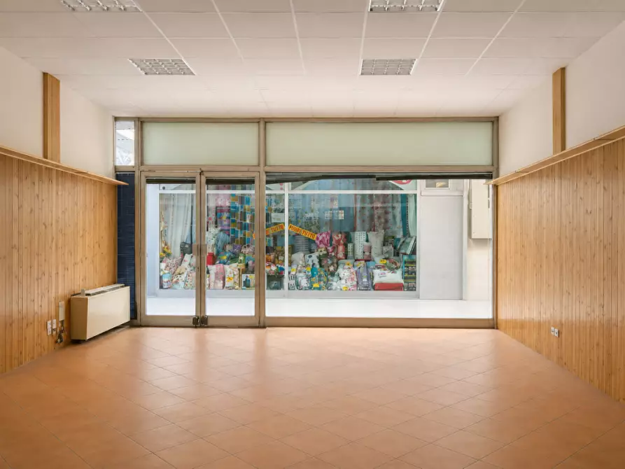 Immagine 2 di Negozio in vendita  in Via Luigi Pirandello a Bologna