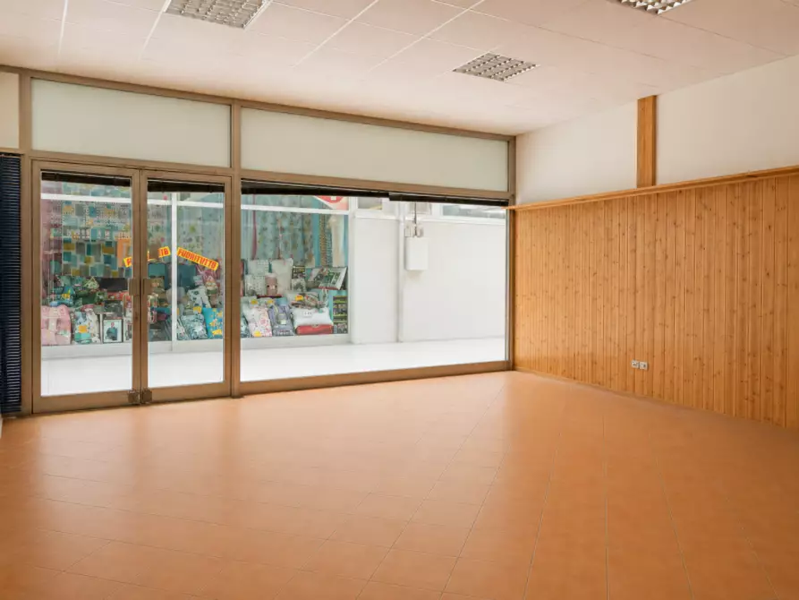 Immagine 4 di Negozio in vendita  in Via Luigi Pirandello a Bologna