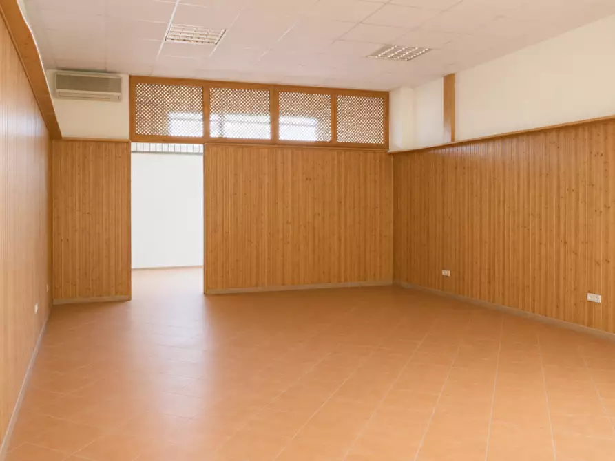 Immagine 7 di Negozio in vendita  in Via Luigi Pirandello a Bologna