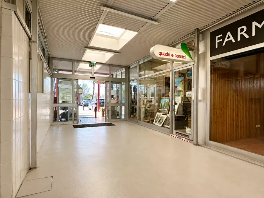 Immagine 11 di Negozio in vendita  in Via Luigi Pirandello a Bologna
